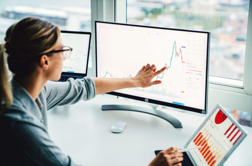 Data-Driven Energy Efficiency: A No-Regrets Approach